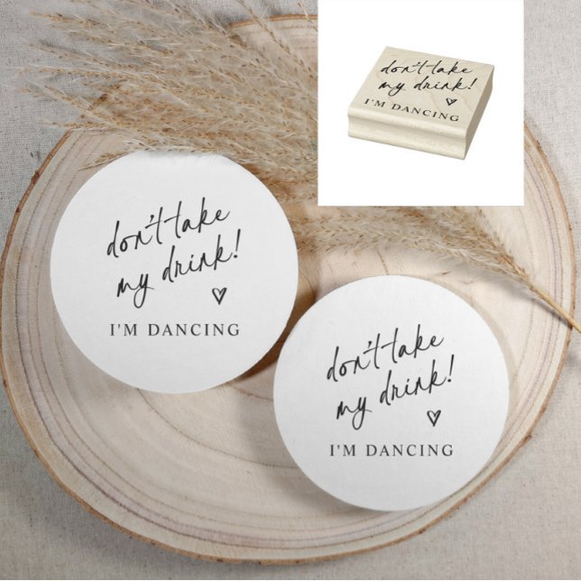 Ta inte min drink Bröllopsunderlägg Stämpel (Modern rubber stamp for wedding coasters back side with “Don’t take my drink! I’m dancing”)