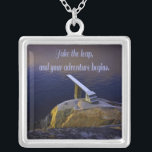 Ta lädret Äventyr Silverpläterat Halsband<br><div class="desc">Ta språnget,  och din äventyr börjar. Perfekt för dykaren i ditt liv. Att dyka upp på kant i sten över det öppna vatten.</div>