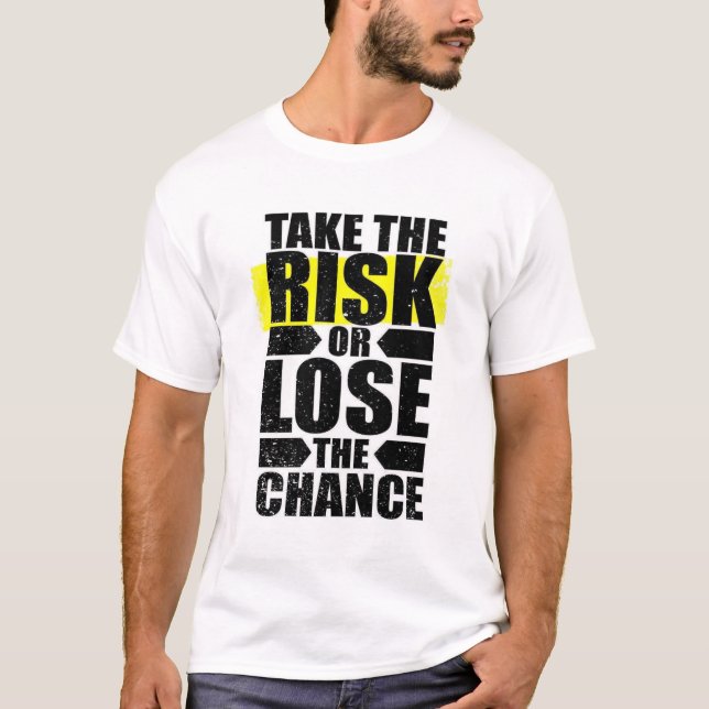 Ta risken eller förlora chansen " Motivational Whi T Shirt (Framsida)