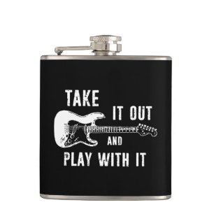 Ta ut den och lek med gitarren fickplunta