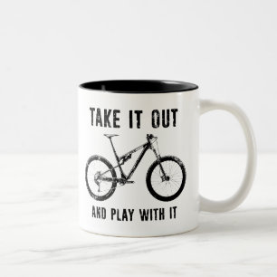 Ta ut den och spela med den där bergsbike Två-Tonad mugg
