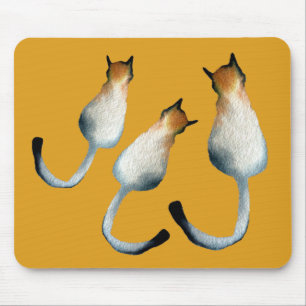 Tabbfärgad och brun kattillustration musmatta