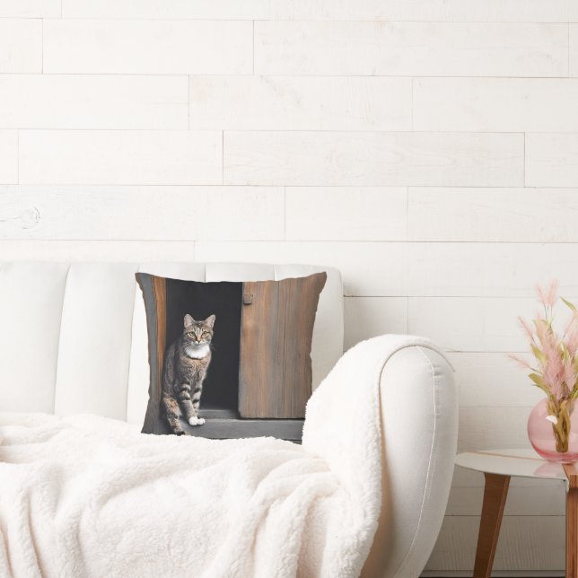 Tabby katt i Shed Doorway Kudde (Soffa)