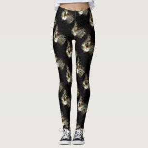 Tabby katt med Grönt Ögon isolerat på svart Leggings