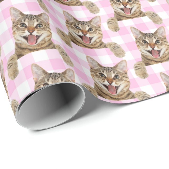 Tabby katt On Rosa Gingham Presentpapper (Rullad Hörn)