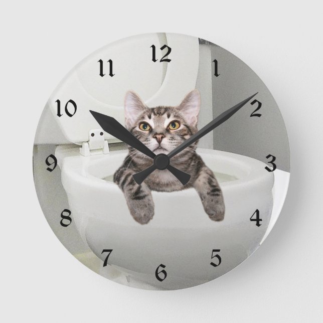Tabby katt på toaletten rund klocka (Framsida)