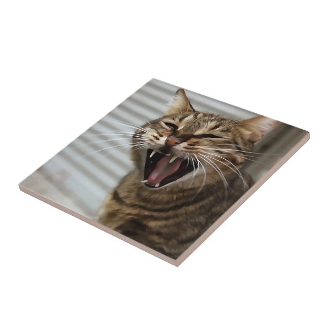 Tabby katt Yawning Artistic Porträtt Kakelplatta (Sidan)