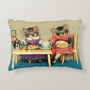 tabby kittens frukost prydnadskudde