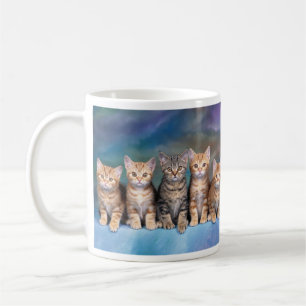 Tabby Kittens i en rad Kaffemugg
