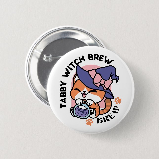 Tabby Witch Brew – Cute Halloween Cat Design Knapp (Framsida & baksida)