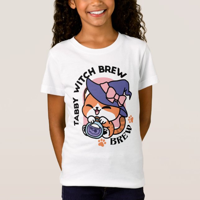 Tabby Witch Brew – Cute Halloween Cat Design T Shirt (Framsida)
