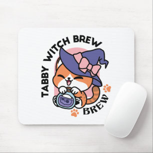 Tabby Witch Brew – Sött Halloween-kattdesign Musmatta