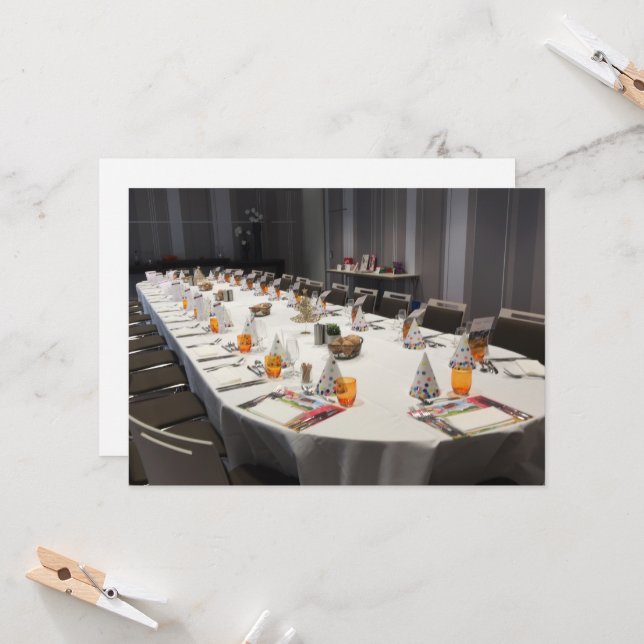 Table pour une invitation à un repas (Fram/Back In Situ)