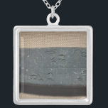 Tablet inskrivet i får "för linjärt B" Silverpläterat Halsband<br><div class="desc">Tablet som är inskriven i visningdel "för linjärt B" av ett inventarium av får,  från Knossos,  c.1400BC (lera) som lokaliseras på den d'Orsay Museen,  Paris,  frankrike. Tableten som var inskriven i visningdel "för linjärt B" av ett inventarium av får,  från Knossos,  c.1400BC skapades runt om det 15th århundradet.</div>