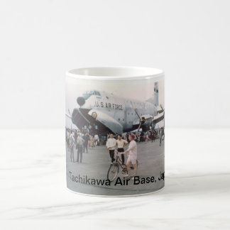 Tachikawa Luft Base, Japan Magisk Mugg