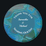 Tack av bröllop-uppskattningsblågGemstone-gem Magnet<br><div class="desc">En vacker gemstone ger bakgrunden till en gästbedömningsmagnet i bröllop. Den marmorerade gemsten uppträder naturligt och visningar färg av blått,  grönt och ljust rosa. De naturliga snurrar och mönster som fångas i detta foto är så vackra att naturen bara kan skapa dem. Denna värderingslampa kan lätt vara personlig.</div>