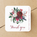 Tack, bröllop, för den röda gröntens vinterpeonier fyrkantigt klistermärke<br><div class="desc">Vinterbröllop i elegant blommigt tack vare att du klisterat med rödburgne och vita botaniska blommor med säsong grönt fir grenar, röda bär och löv och dina uppgifter om bröllop/anpassningsbar. Observera att bakgrunden till färg är redigerbar. Du kan ändra den när du har valt alternativet CUSTOMIZE. — Lämpligt för elegant under...</div>