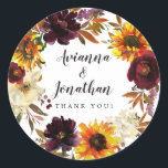 Tack-favoriten för Rustic Autumn Blommigt Bröllop Runt Klistermärke<br><div class="desc">Dramatiska snittblommor är bland annat solblommor av gult, lila, mörk röd ros och elfenbensvita vattendrag. De är kapade i höst löv och vinodlingar för att skapa en mycket söt andedräkt. Bröllop paret namn är skrivet med ett stort skriptteckensnitt. Tack för att du följer bröllop-dekalen är en del av uppsamlingen av...</div>