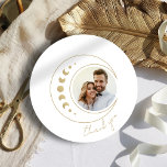 Tack för att du fick kortet Guld Celestial Bröllop<br><div class="desc">Jag vill uttrycka min tacksamhet för den fängslande "Guld Celestial Bröllop Round Tack You Cards". Mot en pristinvit bakgrund utstrålar dessa kort en ren och minimalistisk charm. Den gyllene halvmånen måne och ett anpassade foto av paret, tar en central etapp, symboliserar tacksamhet och kastar en känslofull glöd som spegel är...</div>
