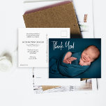 Tack för att du hanterar Pojke Fotobabyduschen Vykort<br><div class="desc">Du kan enkelt anpassa vågrät, tacka dig, babyduschvykortet och samtidigt meddela att pojke föds. Anpassa med din egen nyfödds fotografi, meddelande, baby-födelse, namn, statistik, signering och returadress. En vacker keepsaké. Ett tänkvärt kort, modern design, svart skript som hanterar stil Typografi för ord "tack" på framsidan. Meddela ditt nyfödda barns födelse...</div>