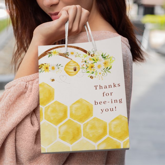 Tack för att du har gett dig av (Thank your baby shower guests with these cute, "Thanks for bee-ing you" gift bags! )