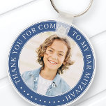Tack för att ha kommit till mitt Pub Mitzvah-foto Nyckelring<br><div class="desc">Den här enkla och klassiska designen består av serif-typografi och lägger till ett anpassningsbar-foto. Tack för att ni kom till Pub Mitzvah.</div>