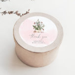 Tack för barnduschen i rosa Julgran under vintern Runt Klistermärke<br><div class="desc">Rosa Julgran-babydusch tack för att du har tillgång till klassiskt Round Sticker Matching-artiklar! Kolla samlingen!</div>