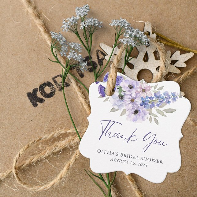 Tack för bröllopsdusch med lila blommor skript gåvor etiketter (Purple Flower Script Bridal Shower Thank You Favor Tags)
