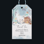 Tack för Cute Winter Forest Fairy Birthday Presentetikett<br><div class="desc">Cute Forest Winter Fairy jul Birthday Tack Favor Gift-Märkre. Konstruktionen har en vinterscen i skogen med festive foliage och saggsvampar, vackra små skogsvarelser och söta små älvor. Den enkla tackmallen som du använder är enkel att anpassa och är det tillbehör som perfekten kan använda för att fästa till påsar i...</div>