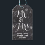 Tack för din moderna vinterkartong i snöflingor presentetikett<br><div class="desc">Skicka ditt tack till bröllop med den moderna snöflingor-chalkboard-märkrn,  Snyggten,  eleganten och den ursprungliga svarta kritan med vit snöflingor-bakgrund. En perfekt för svartvit elegant bröllop-tema för vinterhögland,  bröllop-jultema.Texten är helt och hållet anpassade.Anpassa till namn och bröllop</div>