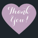 Tack för ditt klistermärke för lilans hjärtform<br><div class="desc">Lila hjärtformade bröllopsfavör tack för att du klistrar. Lilac/Lavender lila och vit eller anpassningsbar färg. Elegantens skripttypografi. Använda som romantiska kuvertförseglingar/förseglare eller som ett favoritmärke för bröllop för att tacka gästerna. Tum symbolform kärlek med snyggt. Händer också till andra tillfälle som babydusch,  förlovningsfest,  årsdag osv.</div>