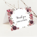 Tack för ditt kort för Blommigten för elegant Burg<br><div class="desc">Den här elegantens burgiga blommigt på sommaren är tack vare ditt kort perfekt för ett modernt bröllop. Utformningen har en vacker burgundisk bordeaux handdragen ro, som är väl placerad i attraktiv ramar och buketter. Anpassa kortets framsida med namn på briden och trippen eller ett kort-meddelande. Dessa kort kan användas för...</div>