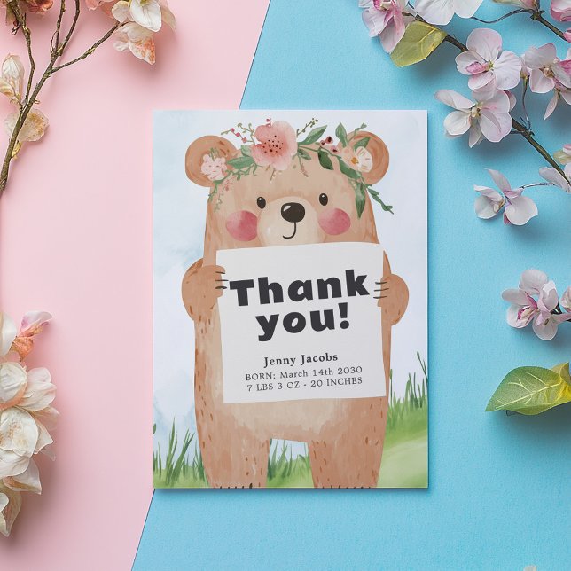 Tack för ditt tack för din Flicka Inbjudningar (Cute baby girl bear holding a "Thank you" sign illustration on a grassy hill with baby details)