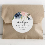 Tack för elegant för  av vinter-Blommigt Runt Klistermärke<br><div class="desc">Den här eleganten är blommigten på vintern tack för att du vill ha ett klassiskt rundabordsmärken som är perfekt för ett modernt bröllop. Utformningen har vackra, handmålade mörk blått, blå, marinerade, rosa, blommor, blommor från guld och blad av grönt, buntade i elegant bouquets. Gör etiketten egen genom att inkludera namn,...</div>