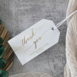 Tack för elegant Guld-kalligrafi Presentetikett<br><div class="desc">Det här guld-kalligrafitacket i elegant som du föredrar är perfekt för fallande möhippa. Neutraltens utformning har en minimalistisk presentkort som är dekorerad med romantisk och vismisk faux guld-folie-typografi. Anpassa dessa favoritetiketter till namn om hedersgästen, evenemanget och evenemangsdatumet. Obs! Den här designen har inte äkta guld-folie. Det är en grafik av...</div>