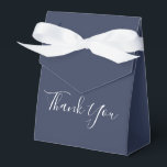 Tack För Förtjänst Box Presentaskar<br><div class="desc">Enkel men elegant förtjänstbox med en mörkblå bakgrund i par med ett fantasifullt skrivstilssnitt. Personalisera denna design med din egen text om så önskas. Anpassa denna design ytterligare genom att välja länken "anpassa ytterligare" under avsnittet anpassa denna mall.</div>