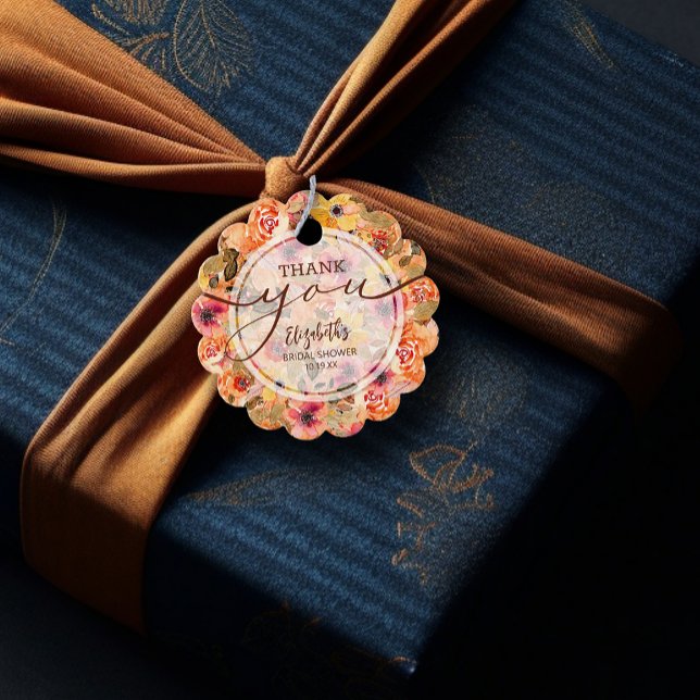 Tack för Möhippa av Blommigten Höst i chic Gåvor Etiketter (Chic Autumn Floral Bridal Shower Thank You 2" Scalloped Round Favor Tags)