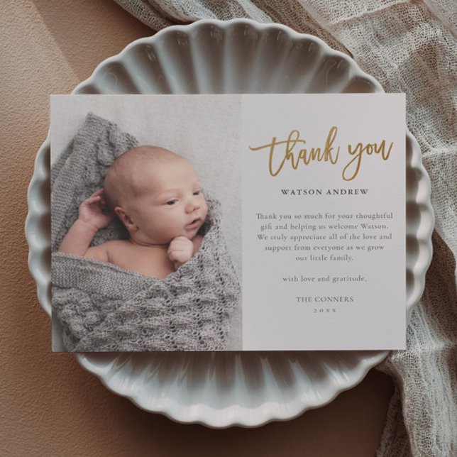 Tack för tackkort för Baby i budgetskript (Modern gold script budget baby photo thank you cards.)