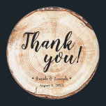 Tack för trägrain i Rustic Bröllop Magnet<br><div class="desc">Visa din uppskattning med "Wood Grain Rustic Bröllop Tack Favor Magnets". De här charmeringsmagneterna har en rostfri kornform och kan vara personlig med namn och bröllop-datumet och skapar dem en perfekt för gästerna. Aestetiken tillför lite rustik elegans till dina bröllopsfavörer. Anpassa de här magneterna för att skapa ett unikt tack...</div>