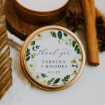 Tack för vit elegant-Blommigt, bröllop Runt Klistermärke<br><div class="desc">Den här eleganten vita blommigten tackar dig för att du har klistermärken för bröllopstävlingar är perfekt för en klassisk bröllopsmottagning. Den moderna vintagen har en vackert romantisk elfenben- och krämvattenfärg ro och blommor med mörk grönt löv, grönt och botaniskt material. Anpassa etiketterna med namn, händelsen (om tillämpligt) och datum. De...</div>