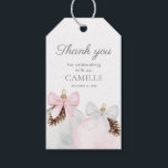 Tack för Winter Rosa Girl Baby Shower Presentetikett<br><div class="desc">En elegant babydusch Tack för att du föredrar taggar. Designad med rosa och vita vattenfärgade julprydnader. De flesta bokstäver är redigerbara - klicka på knappen "Anpassa ytterligare" för att redigera dem. Matchande objekt i vår butiks Cava party-design</div>