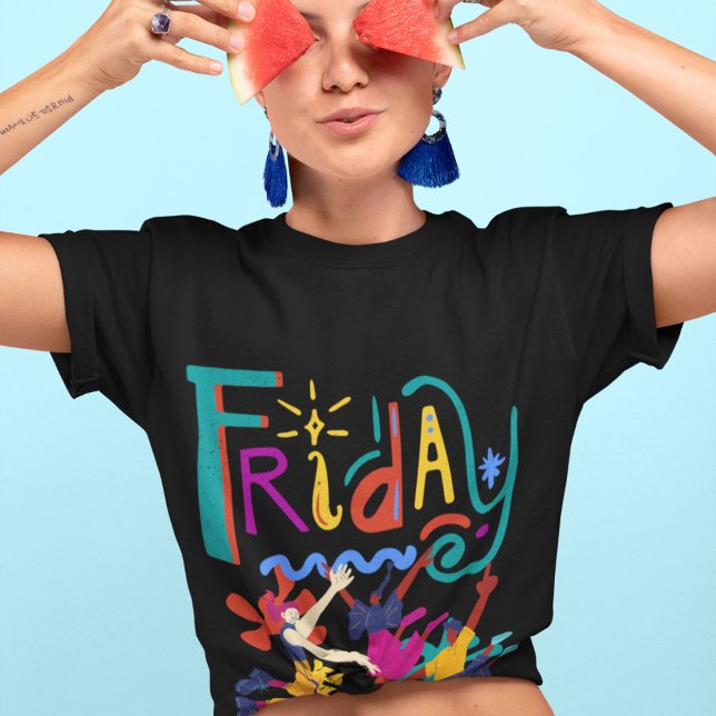 Tack gode Gud att det är Fredag | Lustigt färgat F T Shirt (Skapare uppladdad)