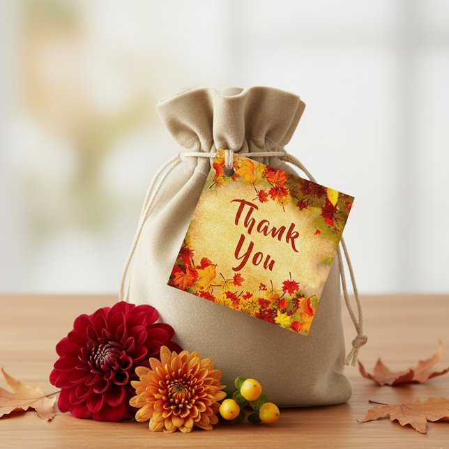 Tack Höst löv på gammal Papper bakgrund Gåvor Etiketter (Skapare uppladdad)