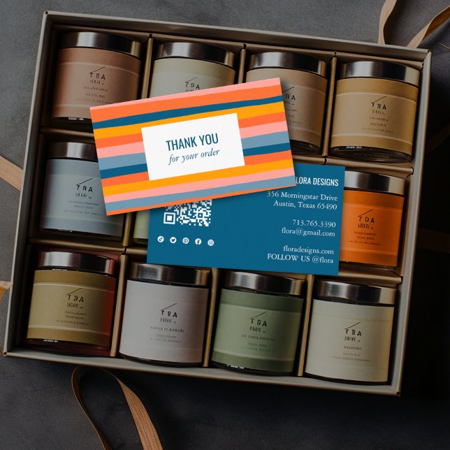 Tack i färgat Rand QR-kod Social Media Visitkort (Bright stripes thank you cards with custom social media icons and QR code.)