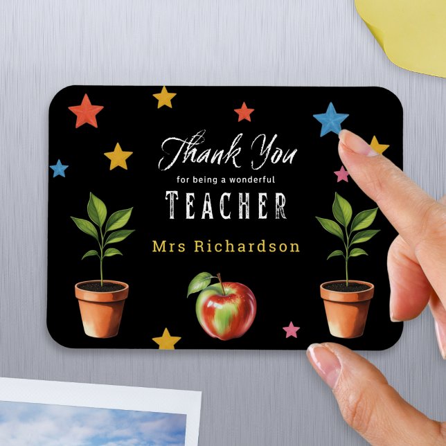 Tack Lärare Kritbräda Äpple Personlig Magnet (A magnet with thank you message to a teacher, with personalized name, stars, apple and plants)