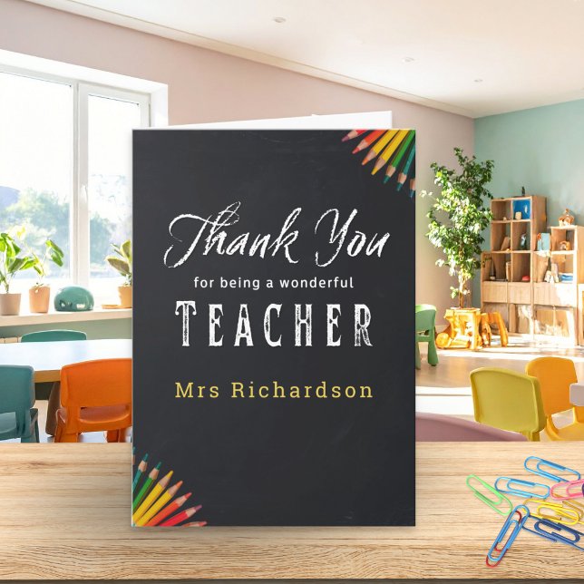 Tack Lärare Svarta Tavlan Pennor Personlig Kort (A thank you card for a teacher, with chalkboard design and personalized name)
