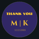 Tack Monogram Bröllop Guld Gult Blue Runt Klistermärke<br><div class="desc">Utskriven med monogram initialer (som du kan redigera,  ändra och anpassa) i anpassningsbar blue golden gult färg med anpassningsbar tack för ditt budskap!</div>