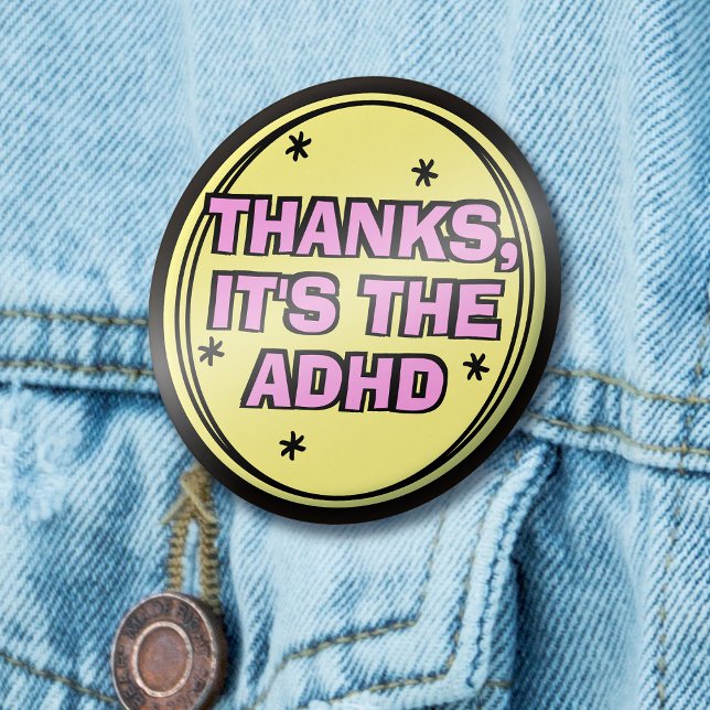 Tack vare ADHD-Gultens Rosa Retro Slogan Knapp (Mockup of pin on denim jacket)
