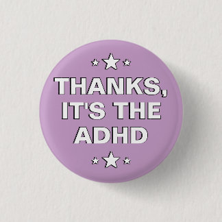 Tack vare ADHD Pastel Lila White Slogan Knapp