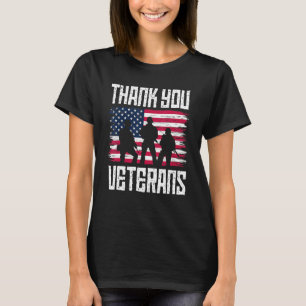 Tack Veterans Veterans Day 2022 US Flagga Patri T Shirt